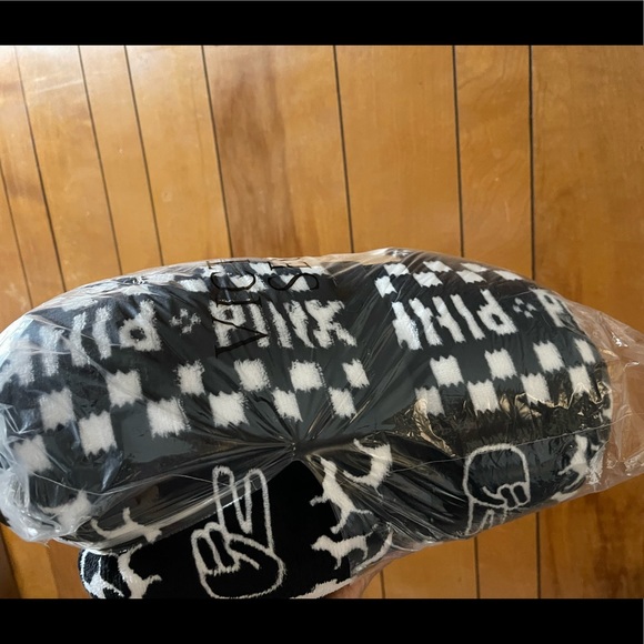 NWT VICTORIA'S SECRET VS PINK Sherpa Blanket - Picture 4 of 8